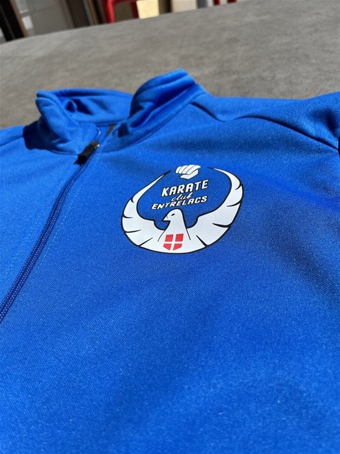 Transfert hoodie zip bleu Karate Entrelacs logo rond
