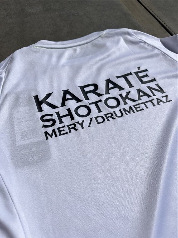 Flocage t-shirt blanc Karaté Shotokan Mery Drumettaz texte vertical