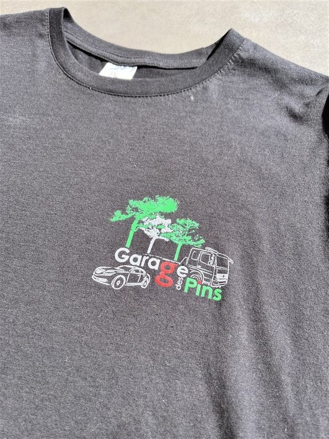 Transfert t-shirt anthracite Garage des 8 Pins graphique poitrine